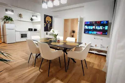 Image de Sunny & new 2 Bdr, luxe full apartment with Ac in Budapest Downtown Central hub