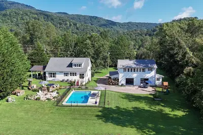 Image de Pisgah Poolside Peaks Retreat | Mountain Views + Private Pool | Near Asheville