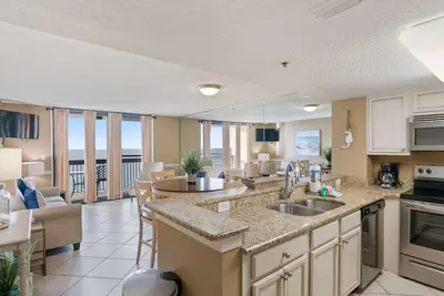 Image de Cozy Beachfront condo in phenomenal Destin with stunning beach views
