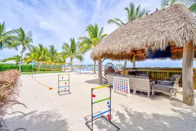 Image de Paradise Point - Luxury Oceanfront Estate w/ Pool, Dock, Outdoor Kitchen & Family Amenities