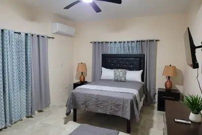 Image de Experience island luxury in our bright and airy 2bd/1 Bath Apartment! 🇯🇲🌴
