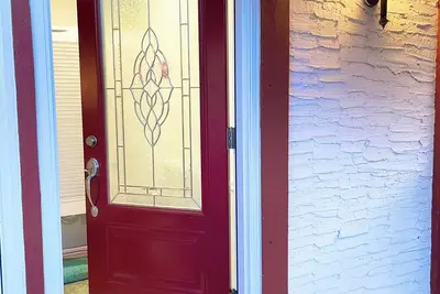 Image de Bright & Premium Charleswood Home