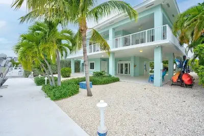Image de Peaceful Home with Skiff Dockage + Access to Private Bayfront Beach