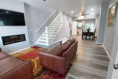 Image de Opulent 4 Bdrm, Sleeps 12, Minutes From Downtown!