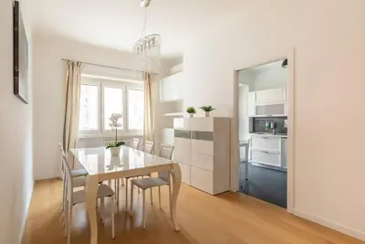 Image de Elegant and Bright Apartment with Metro Nearby