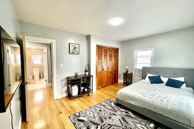 Image de Charming 3-Beds In 2-bedrooms Apartment Near Quincy Adams