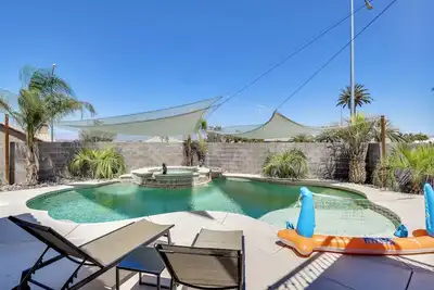 Image de Outdoor Entertaining Space: Family Henderson Home