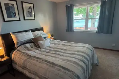 Image de Little Cabin on the Lake