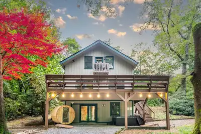 Image de Rainbow Falls Cabin | Sauna | Hot Tub | Foosball