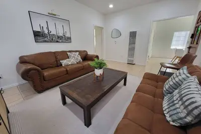 Image de Lovely 3-bedroom house in South Gate