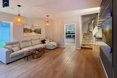 Image de Modern natural idyll: Spacious vacation home near the Karnin lift bridge for 10 guests.