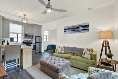 Image de Historic Carriage House | Walk to Forsyth Park