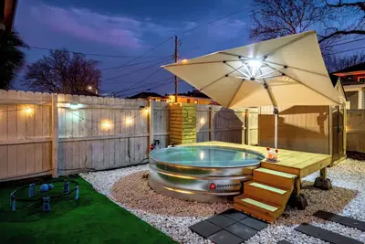 Image de Stylish Group Getaway | Pool & Courtyard Fun