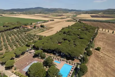 Image de Appartement dans une maison de vacances avec climatisation, Wifi, piscine, terrasse, animaux admis