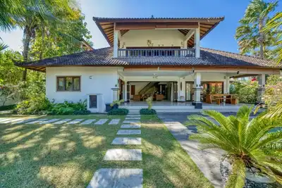 Image de Private 2br Villa w/ Pool & Gym Near Amed Beach