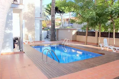 Image de Edificio De  Aptos. En Castelldefeles (Barcelona)  Con Piscina, 5 pers.