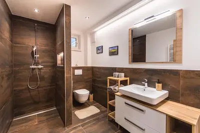 Image de Quiet, modern furnished apartment with 1 bedroom and mountain view