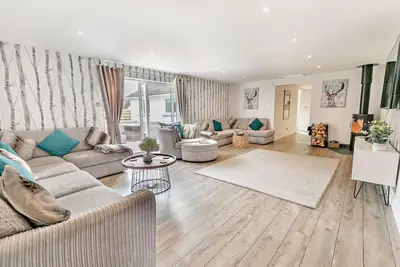 Image de Hot Tub, family and pet friendly home with games room