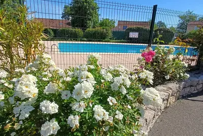 Image de Charmante maisonnette dans résidence avec piscine