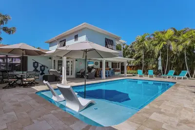 Image de Canal front Home with Private Pool, Dock, and Game Room! Close to Beach!