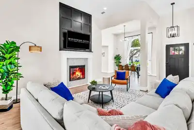 Image de Newly Renovated, Spacious & Modern | The