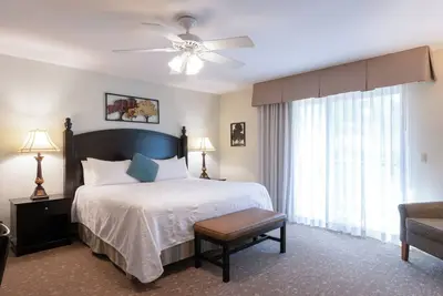 Image de 2 Units | Full Kitchens & Parking | Pool & Balcony