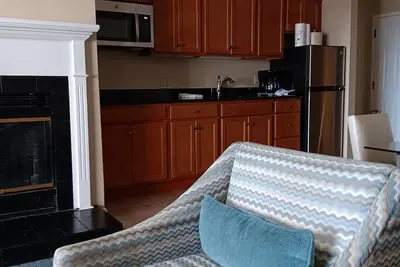 Image de Cozy 2-bedroom condo with Ac, fitness room in charming Westbrook. Oceanfront,