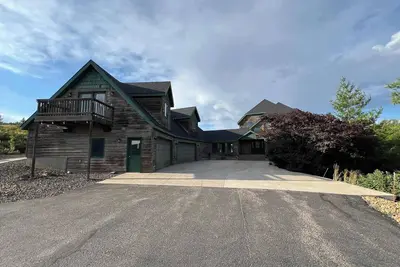 Image de King Home- Mountain Oasis, Pool & Views