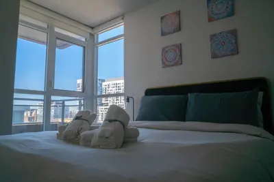 Image de Beautiful and Central 3 Bedroom Condo with Parking