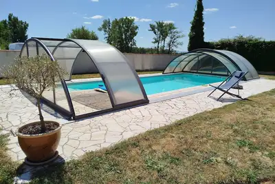 Image de Appartement avec piscine dans quartier calme