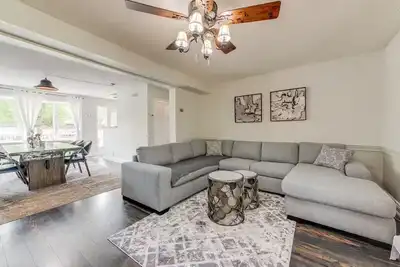 Image de Cozy lake Simcoe cottage, pass to lake provided.