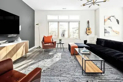 Image de Golden Foothills | Hot Tub | Hiking & Biking!