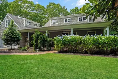 Image de Southampton Lake Home Peaceful & Private