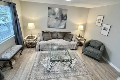 Image de Washer, Dryer, Desk, Smart Tv, Blackout Shades, Fully Stocked Kitchen Cookware