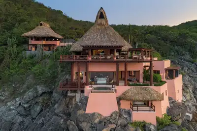 Image de Casa Garrobo: Luxury Oceanfront Cliff Compound with Chef, Staff & 3 Pools