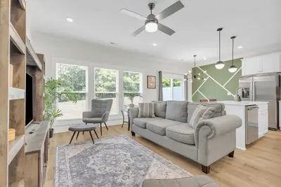 Image de Luxury Stay 2 min to Downtown, King Bed Brand New