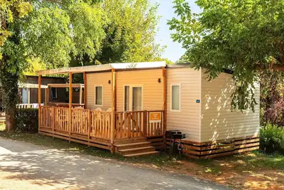 Image de Mobil-home | Premium | 2 Ch. | 4 pers. | Terrasse surélevée | A/C | Tv