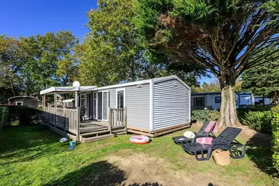 Image de Mobil-home | Premium | 3 Ch. | 6 pers. | Terrasse surélevée | A/C | Tv