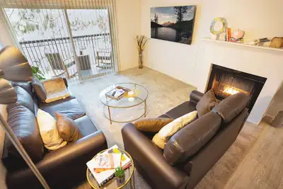 Image de Warner Brothers/Universal Studios 2bdrm2bth Getaway