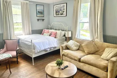 Image de The Salt + Soul Suite – Cozy Apt 5