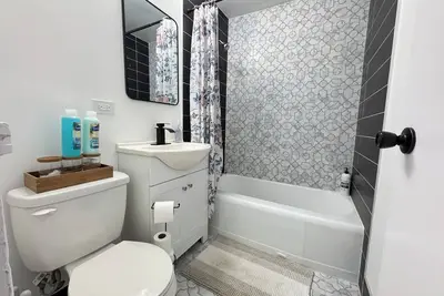 Image de Entire Cozy Home + Free Wifi + Free Parking / Central location nearby freeway