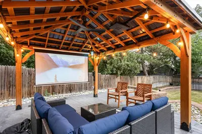 Image de Stylish 4br w/ Hot Tub, Games, Patio in Arvada