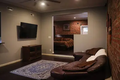 Image de Welcoming loft studio in  D/T Bristol Va/Tn. 200 steps from Historic State St.