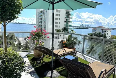 Image de Penthouse, Waterviews, Private Rooftop, Free Parking, Vibrant Miami neighborhood
