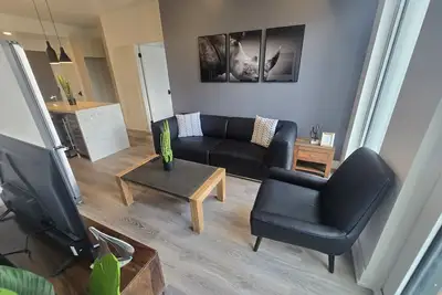 Image de Elegant 2br Toronto Rental with Panoramic Views & Pool