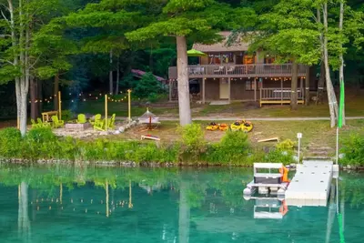 Image de Hot Tub, Water Amenities, Lakeshore Cottage