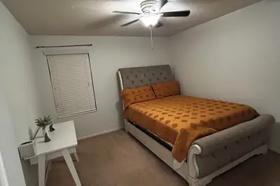 Image de Lovely 3-bedroom 2 full bathroom house with Ac in charming Buda Texas!