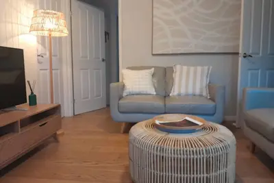 Image de 2 bed Garden Apartment walk to cafe's dining dog beach close to uni & hospital