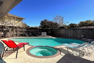 Image de Pool, Heated spa, Pickleball court, Bbq