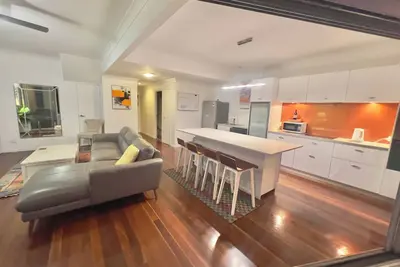 Image de PaddingtonPad Perfect Position Modern Quiet polished floors close to Suncorp